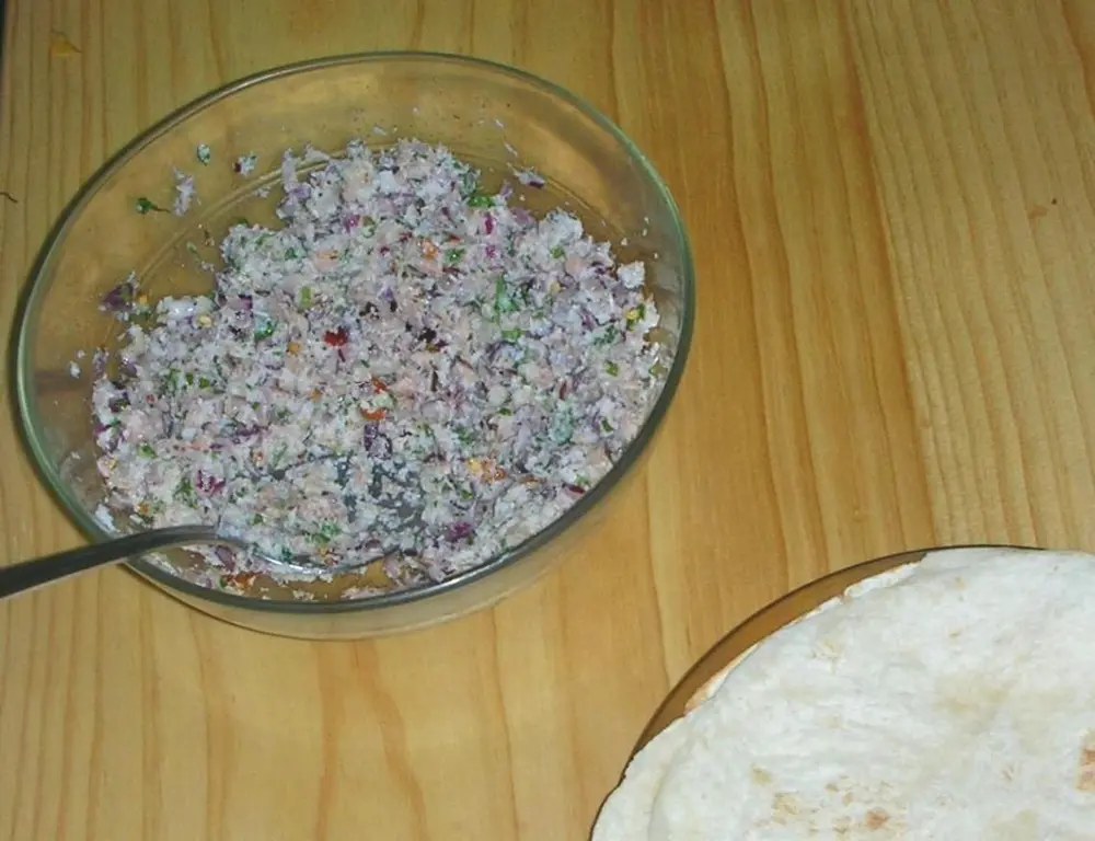 Mas huni with roshi, a classic Maldivian breakfast